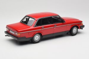 Volvo 240 GL Sarkans Minichamps 1:18 155171401 Metāls — attēls 2 no 6