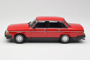 Volvo 240 GL Sarkans Minichamps 1:18 155171401 Metāls — attēls 3 no 6