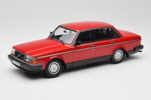 Volvo 240 GL Sarkans Minichamps 1:18 155171401 Metāls
