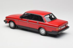 Volvo 240 GL Sarkans Minichamps 1:18 155171401 Metāls — attēls 5 no 6