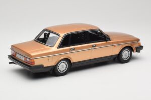 Volvo 240 GL Zeltains Minichamps 1:18 155171405 Metāls — attēls 2 no 6