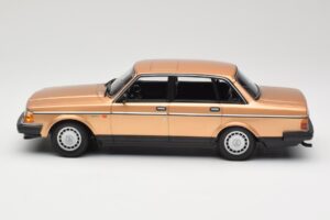 Volvo 240 GL Zeltains Minichamps 1:18 155171405 Metāls — attēls 3 no 6