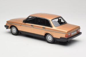 Volvo 240 GL Zeltains Minichamps 1:18 155171405 Metāls — attēls 5 no 6