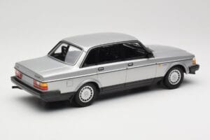 Volvo 240 GL Sudrabs Minichamps 1:18 155171408 Metāls — attēls 2 no 6
