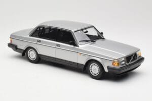 Volvo 240 GL Sudrabs Minichamps 1:18 155171408 Metāls — attēls 4 no 6