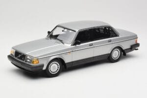 Volvo 240 GL Sudrabs Minichamps 1:18 155171408 Metāls