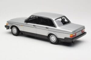 Volvo 240 GL Sudrabs Minichamps 1:18 155171408 Metāls — attēls 5 no 6