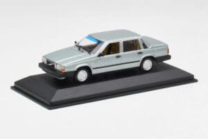 Volvo 240 GL Sudraba Metallic Minichamps 1:43 940171402 Metāls — attēls 2 no 4
