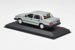 Volvo 240 GL Sudraba Metallic Minichamps 1:43 940171402 Metāls — attēls 3 no 4