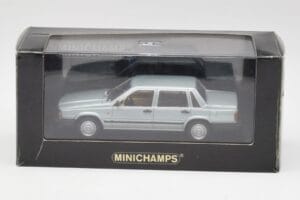 Volvo 240 GL Sudraba Metallic Minichamps 1:43 940171402 Metāls — attēls 4 no 4