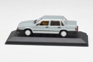Volvo 240 GL Sudraba Metallic Minichamps 1:43 940171402 Metāls