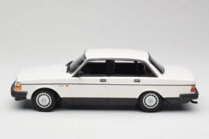 Volvo 240 GL Balts Minichamps 1:18 155171402 Metāls — attēls 3 no 6