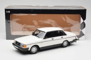 Volvo 240 GL Balts Minichamps 1:18 155171402 Metāls — attēls 6 no 6