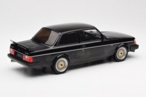Volvo 240 Turbo Melns Custom IXO 1:18 18CMC178 Metāls — attēls 2 no 6