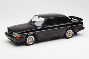Volvo 240 Turbo Melns Custom IXO 1:18 18CMC178 Metāls