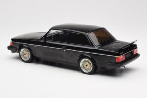 Volvo 240 Turbo Melns Custom IXO 1:18 18CMC178 Metāls — attēls 5 no 6