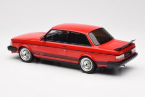 Volvo 240 Turbo Sarkans Custom IXO 1:18 18CMC177 Metāls — attēls 5 no 5