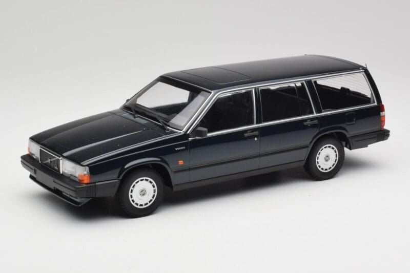 Volvo 740 GL Universāls Tumšzaļš Metalik Minichamps 1:18 155171771 Metāls