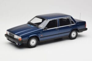 Volvo 740 GL Dark Blue Metallic Minichamps 1:18 155171701 Metāls