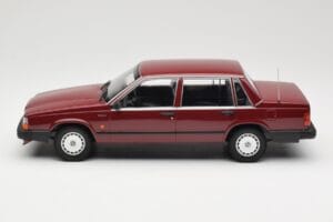 Volvo 740 GL Sarkans Minichamps 1:18 155171704 Metāls — attēls 3 no 6