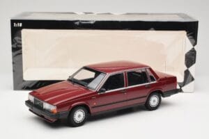 Volvo 740 GL Sarkans Minichamps 1:18 155171704 Metāls — attēls 6 no 6