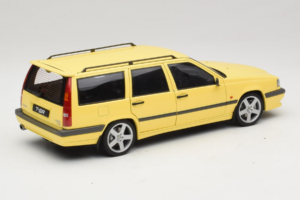 Volvo 850 T-5R Universāls Cream Yellow AUTOart 1:18 79506 Metāls — attēls 3 no 8