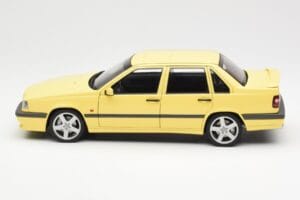 Volvo 850 T-5R Dzeltens AUTOart 1:18 79501 Metāls — attēls 4 no 8
