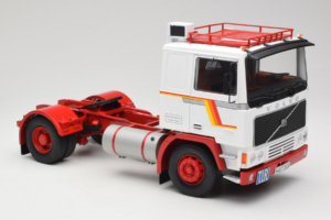 Volvo F12 Balts Sarkans Road Kings 1:18 RK180031 Metāls — attēls 6 no 8