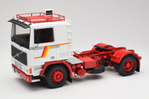 Volvo F12 Balts Sarkans Road Kings 1:18 RK180031 Metāls