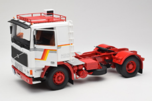 Volvo F12 Balts Sarkans Road Kings 1:18 RK180031 Metāls — attēls 2 no 8