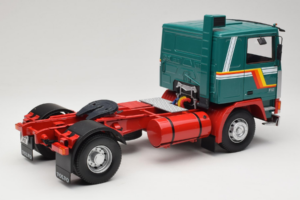 Volvo F1220 Zaļš Sarkans Road Kings 1:18 RK180032 Metāls — attēls 3 no 8