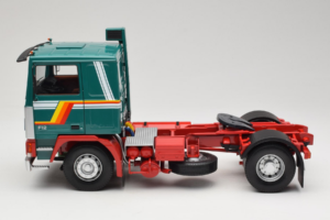 Volvo F1220 Zaļš Sarkans Road Kings 1:18 RK180032 Metāls — attēls 4 no 8