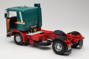 Volvo F1220 Zaļš Sarkans Road Kings 1:18 RK180032 Metāls — attēls 5 no 8