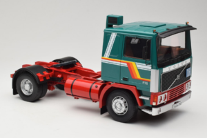 Volvo F1220 Zaļš Sarkans Road Kings 1:18 RK180032 Metāls — attēls 6 no 8