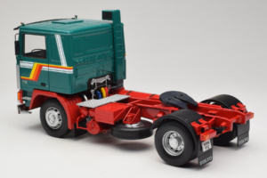 Volvo F1220 Zaļš Sarkans Road Kings 1:18 RK180032 Metāls — attēls 7 no 8