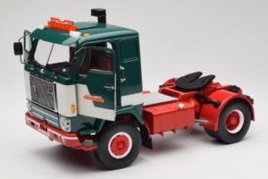 Volvo F88 Bilspedition Zaļš Balts MCG 1:18 MCG18139 Metāls — attēls 2 no 8