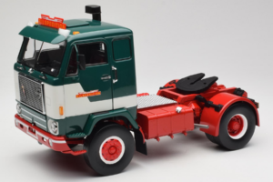 Volvo F88 Bilspedition Zaļš Balts MCG 1:18 MCG18139 Metāls