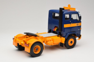 Volvo F88 Tumšzils Dzeltens MCG 1:18 MCG18140 Metāls — attēls 3 no 8