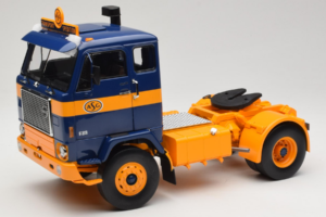 Volvo F88 Tumšzils Dzeltens MCG 1:18 MCG18140 Metāls