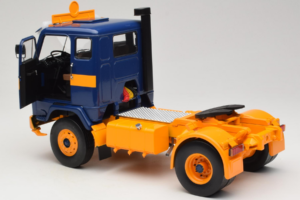 Volvo F88 Tumšzils Dzeltens MCG 1:18 MCG18140 Metāls — attēls 5 no 8