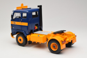 Volvo F88 Tumšzils Dzeltens MCG 1:18 MCG18140 Metāls — attēls 7 no 8