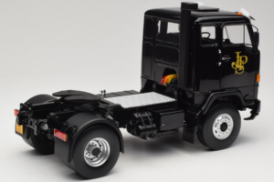 Volvo F88 John Player Special Black MCG 1:18 MCG18217 Metāls — attēls 3 no 8