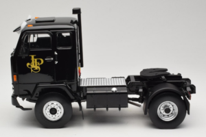 Volvo F88 John Player Special Black MCG 1:18 MCG18217 Metāls — attēls 4 no 8