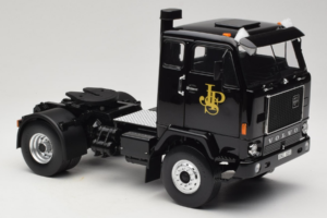 Volvo F88 John Player Special Black MCG 1:18 MCG18217 Metāls — attēls 6 no 8