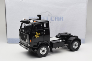 Volvo F88 John Player Special Black MCG 1:18 MCG18217 Metāls — attēls 8 no 8