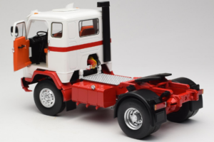 Volvo F88 Balts Sarkans MCG 1:18 MCG18141 Metāls — attēls 5 no 8