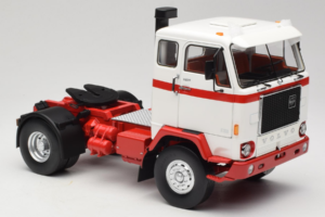 Volvo F88 Balts Sarkans MCG 1:18 MCG18141 Metāls — attēls 6 no 8