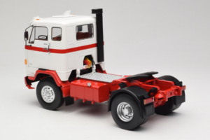 Volvo F88 Balts Sarkans MCG 1:18 MCG18141 Metāls — attēls 7 no 8