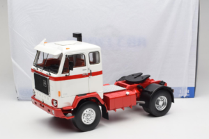 Volvo F88 Balts Sarkans MCG 1:18 MCG18141 Metāls — attēls 8 no 8
