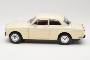 Volvo P121 Amazon Balts Revell 1:18 08866 Metāls — attēls 4 no 8